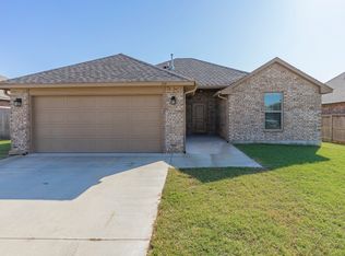 928 SW 13th St, Moore, OK 73160