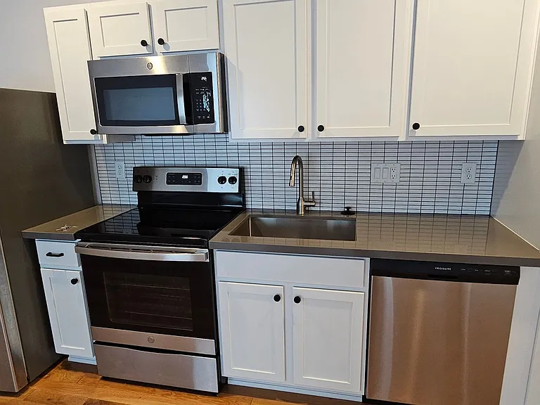 602 Kuenzli St — Photo 11