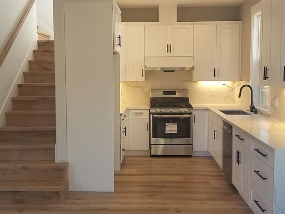 4th image of 326 Grand Blvd #B