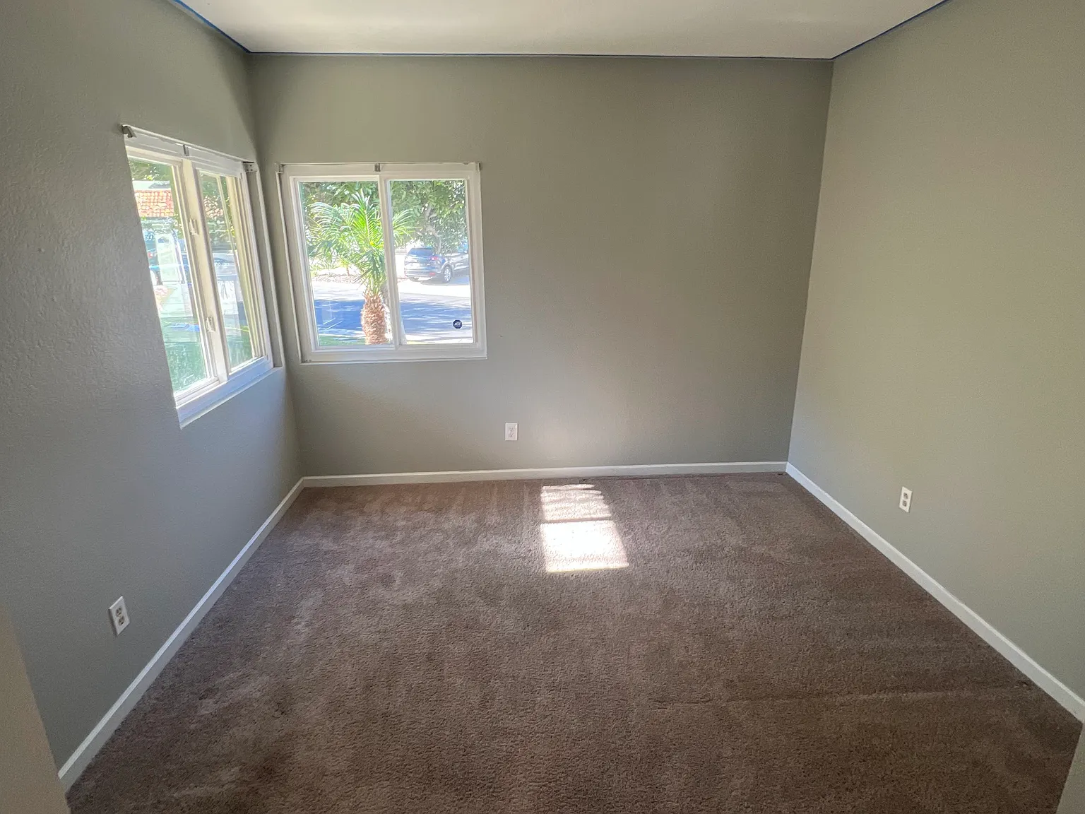 5 bed, 1883 sqft, $1,075 — Photo 2