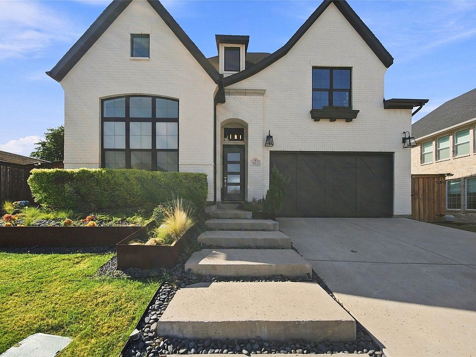 1st image of 903 Leola Ln