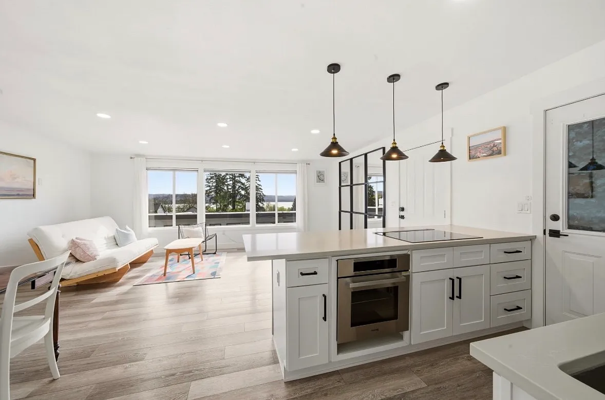 2102 NW Kelly Dr — Photo 3