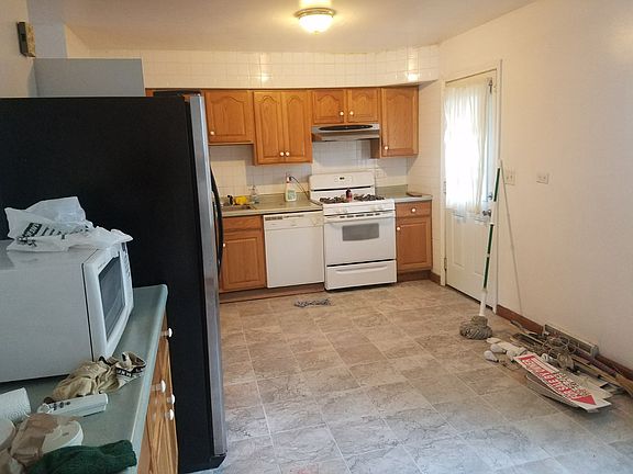 3rd image of 541 Lynn Ct Unit A