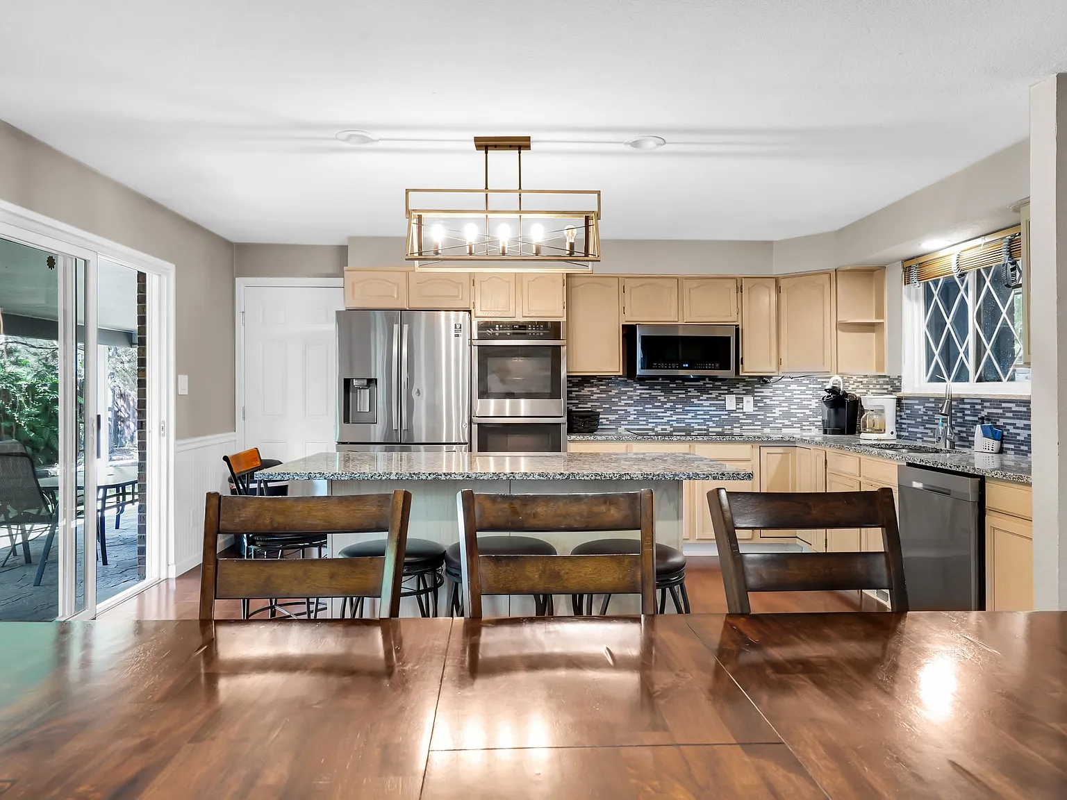6 bed, 2772 sqft, $4,500 — Photo 3