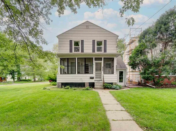 1027 3rd Ave, Iowa City, IA 52240