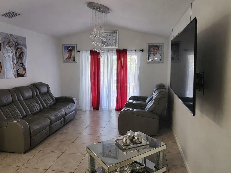 6115 N Albany Ave — Photo 5