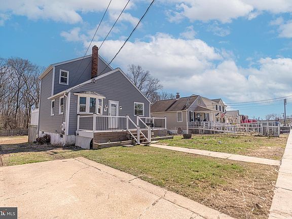 3rd image of 611 N Stuart St