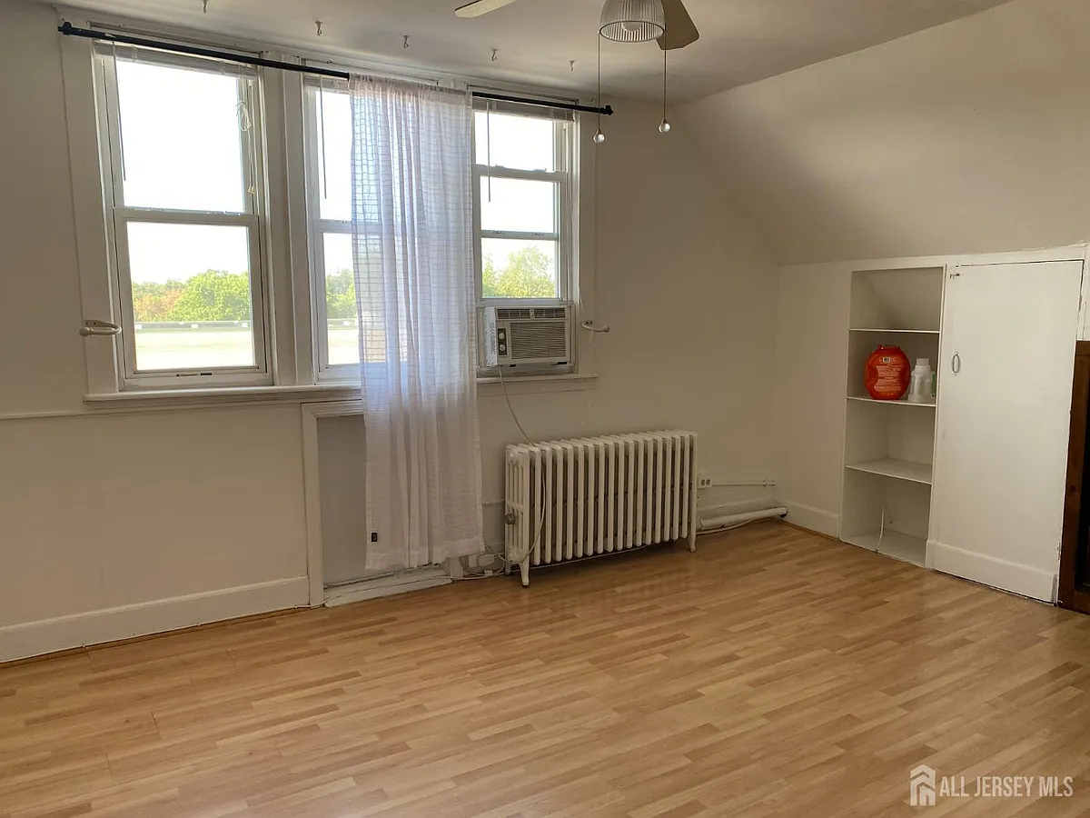 Building Photo - 74 Raritan Ave #3