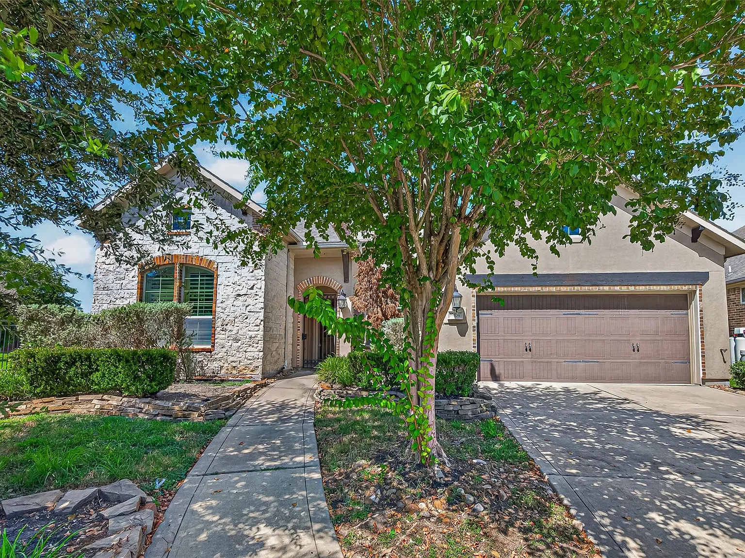 3 bed, 3.5 bath, 2906 sqft, $3,300 — Photo 3