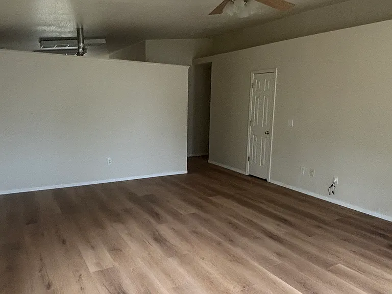 5496 Breeze Ct — Photo 3