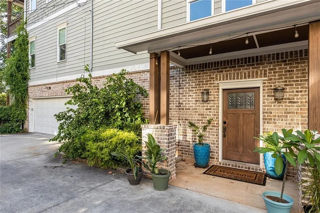 4 bed, 4.0 bath, 2800 sqft, $4,500 — Photo 3