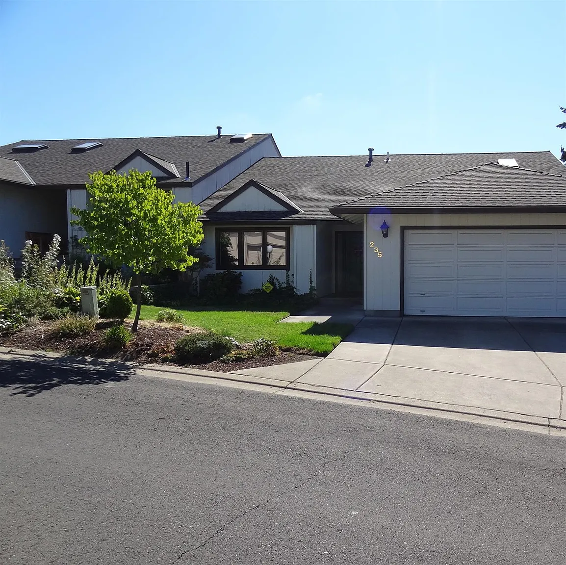 235 Mount Echo Dr photo 1