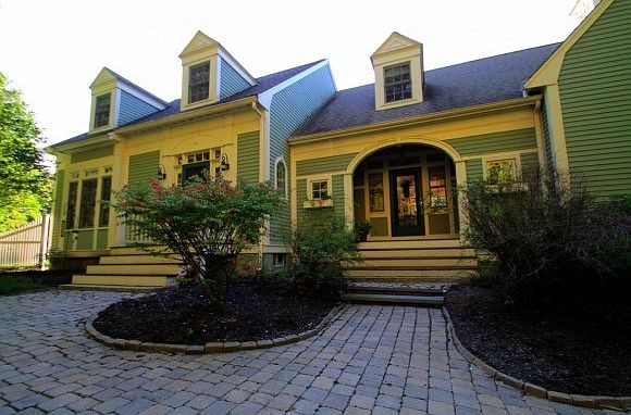 1st image of 125 Bachelor St