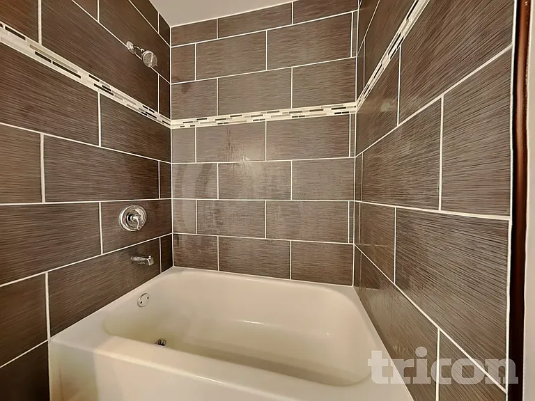 504 Lord Howe Rd — Photo 14
