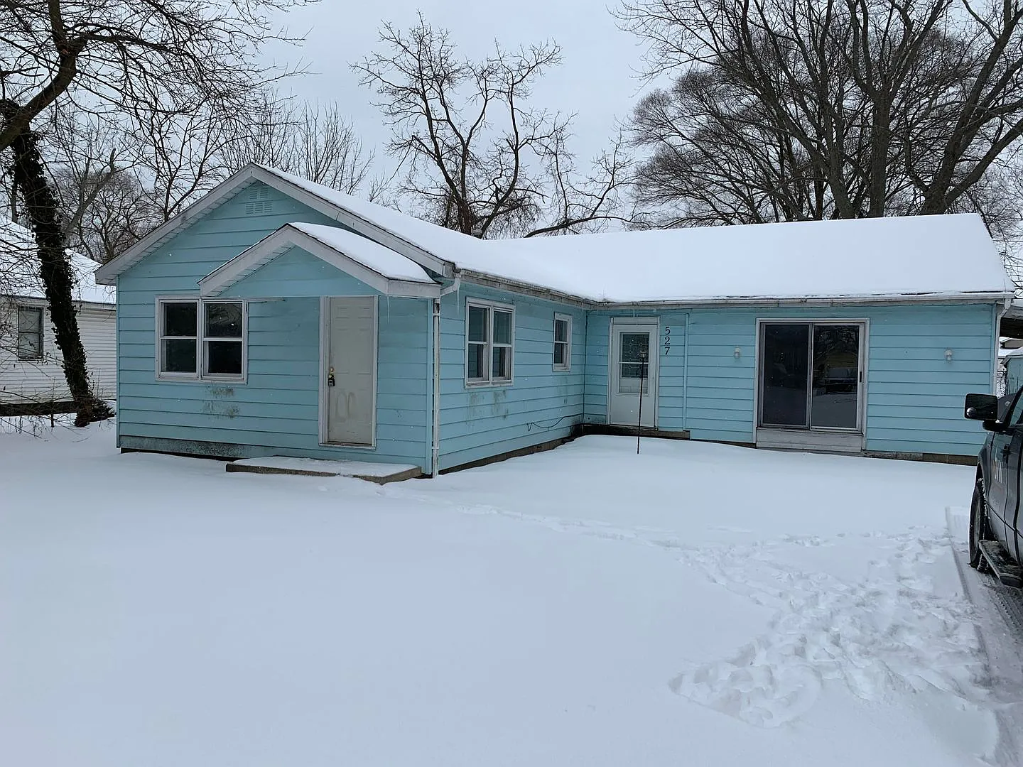 Lovely 3 Bedroom Southside Holland — Photo 1