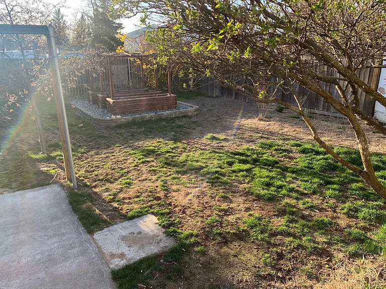 209 N Blue St — Photo 18