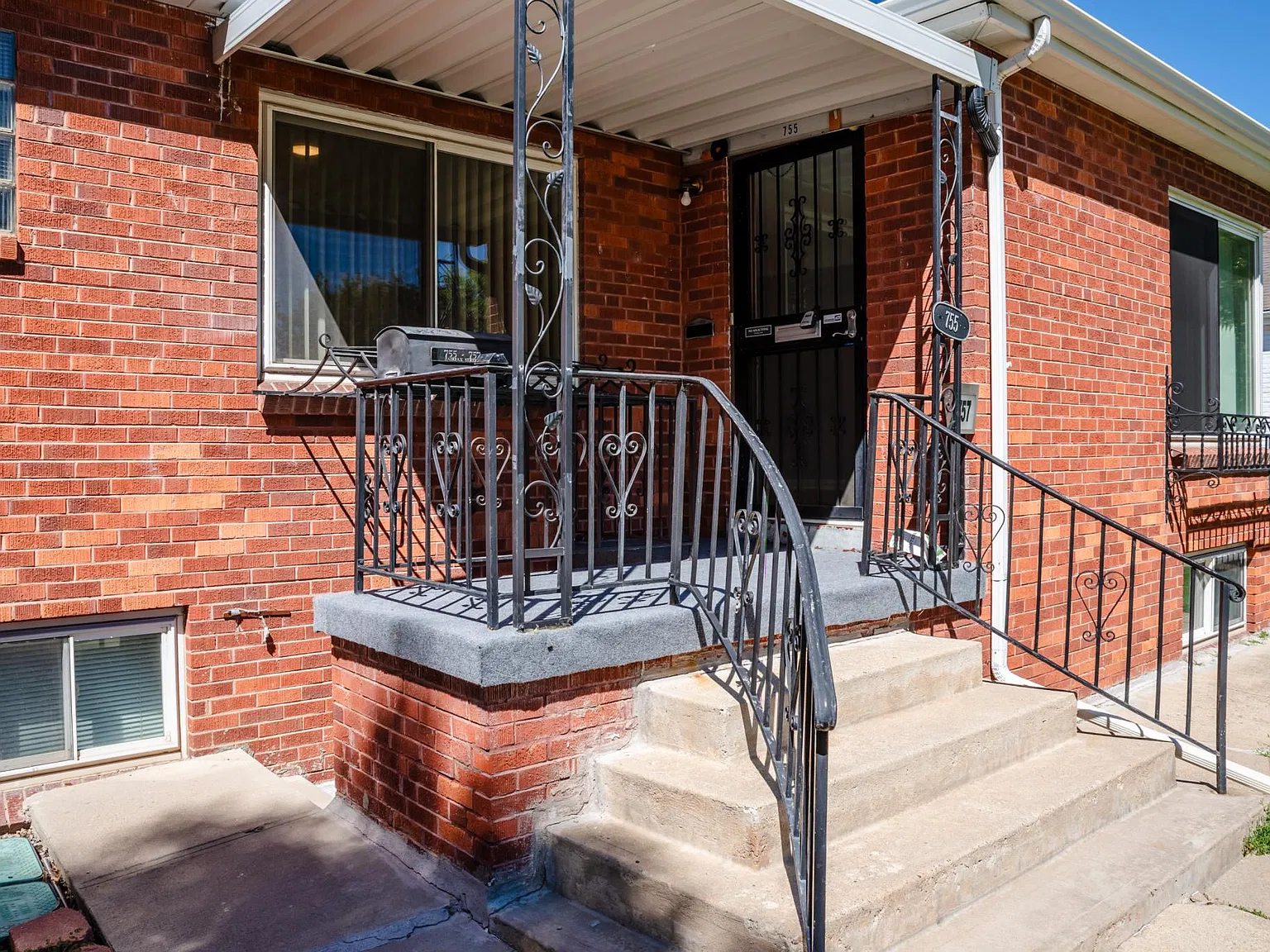3 bed, 1800 sqft, $2,800 — Photo 2