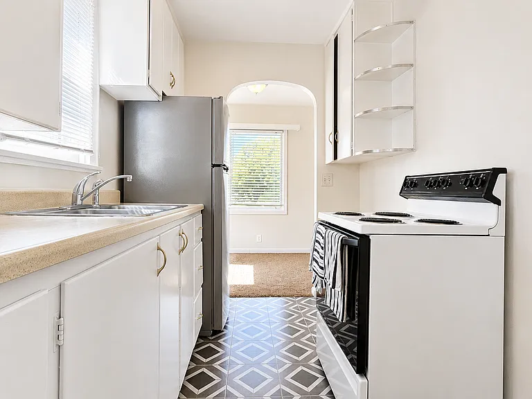 1037 E Lander St #UPPER — Photo 12