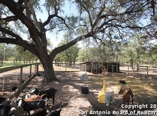 2053 Bentwood Dr, Floresville, TX 78114