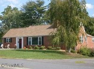 536 Country Club Rd, Mount Airy, NC 27030