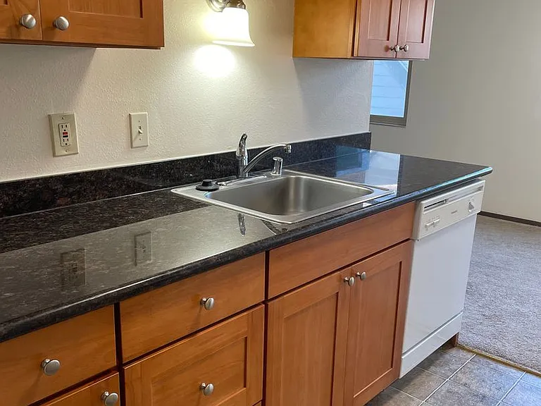 Wingate Apartments — Photo 21