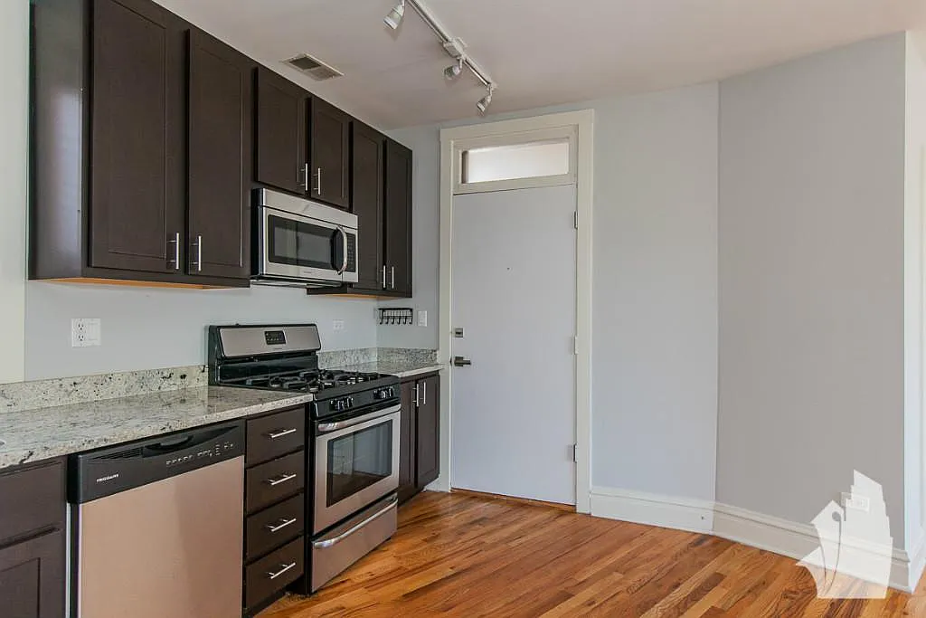 2 bed, 1.0 bath, $2,650 — Photo 2