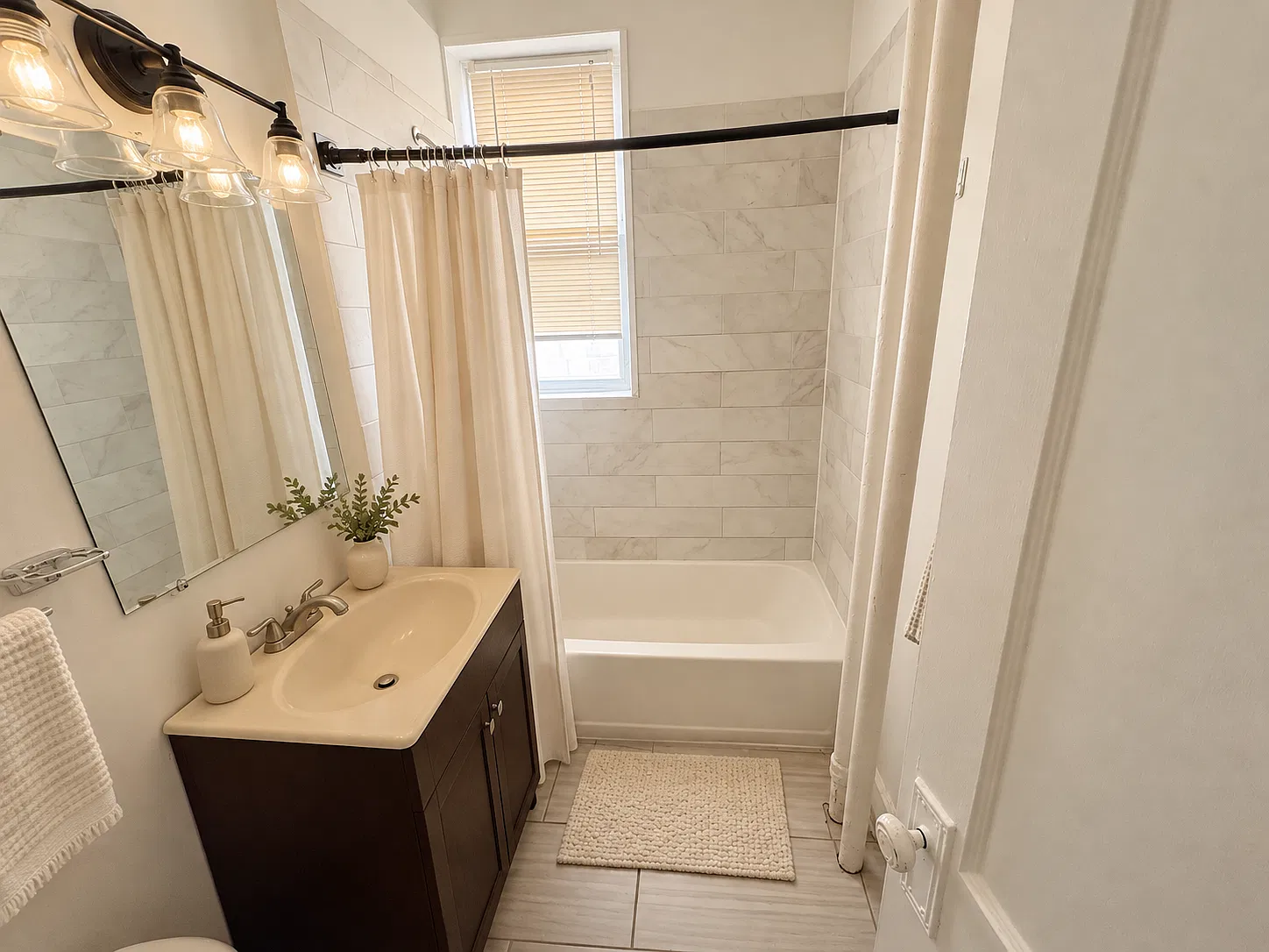 2 bed, 700 sqft, $2,800 — Photo 3