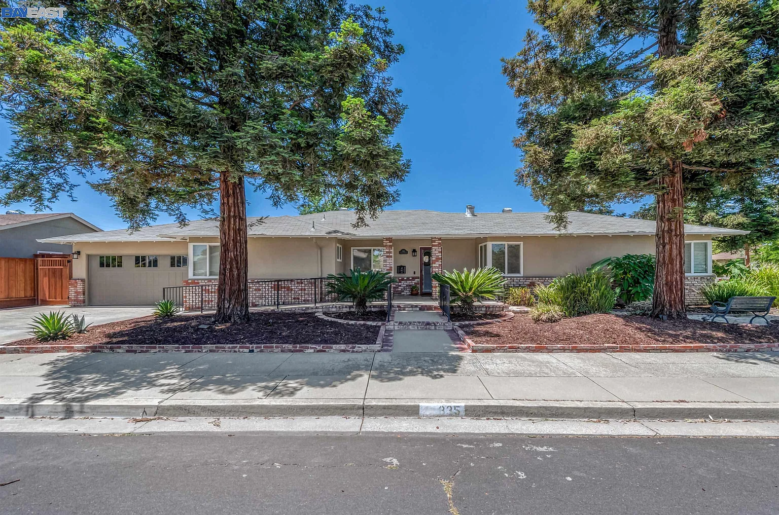 335 Estates St photo 1
