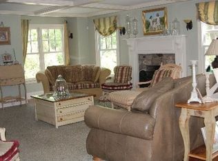 692 Boston Post Rd, Weston, MA 02493