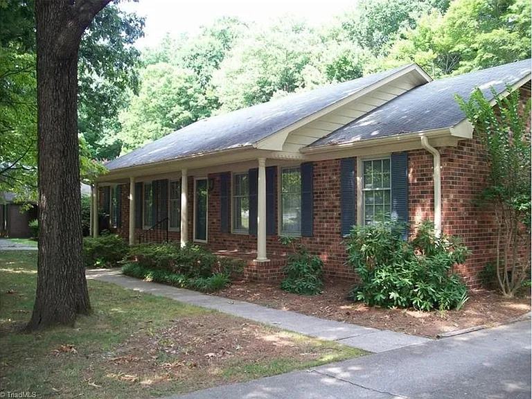 1018 Jefferson Rd — Photo 2