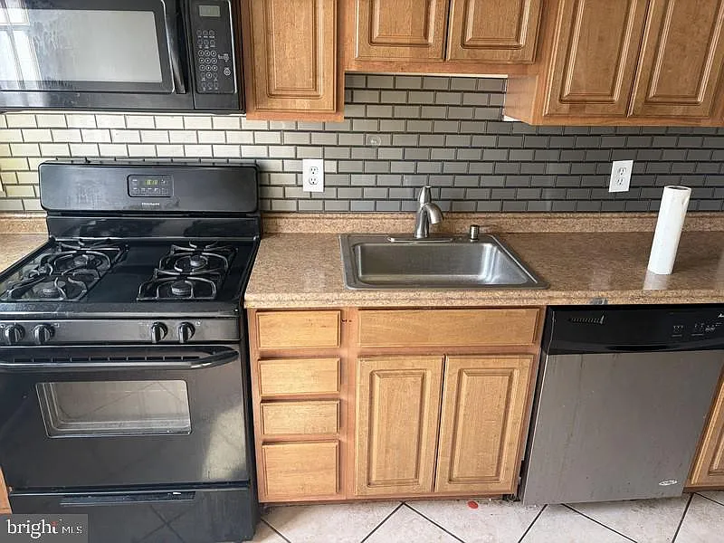 4 bed, 2.0 bath, 1152 sqft, $1,650 — Photo 2