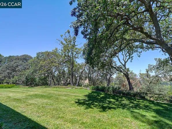 2724 Ptarmigan Dr APT 8, Walnut Creek, CA 94595