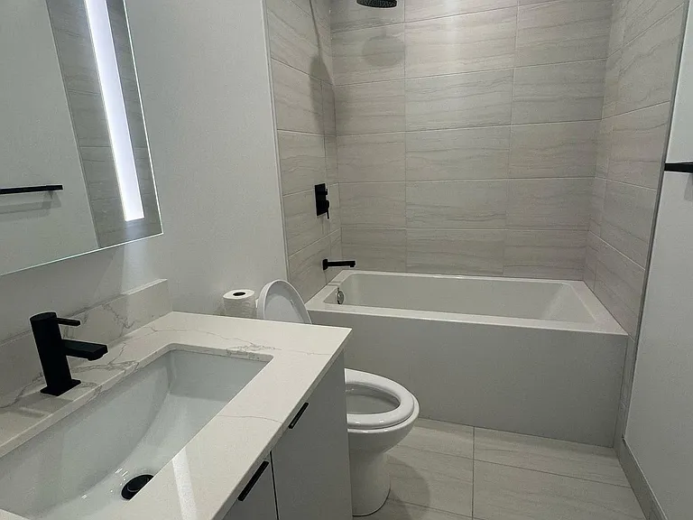1182 King St W #224 — Photo 15