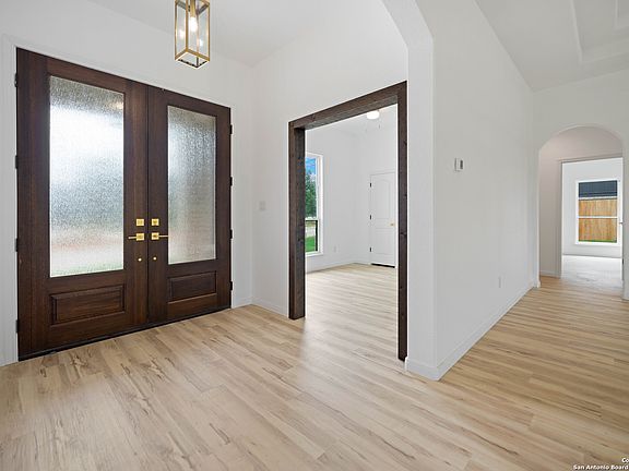 4th image of 166 W MAGNOLIA CIRCLE