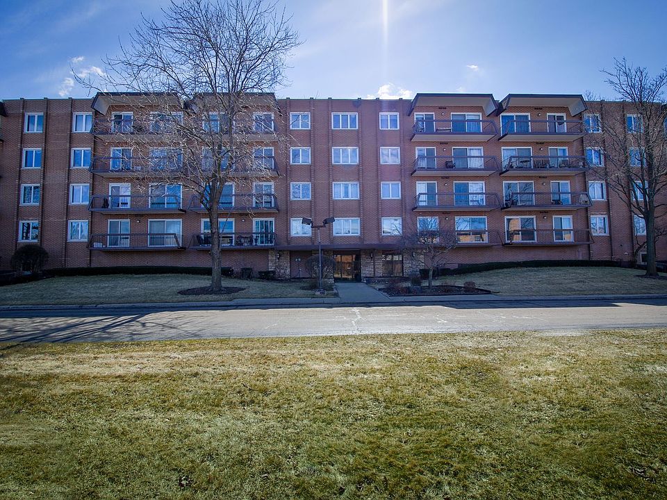 1st image of 8001 W Courte Dr APT 406