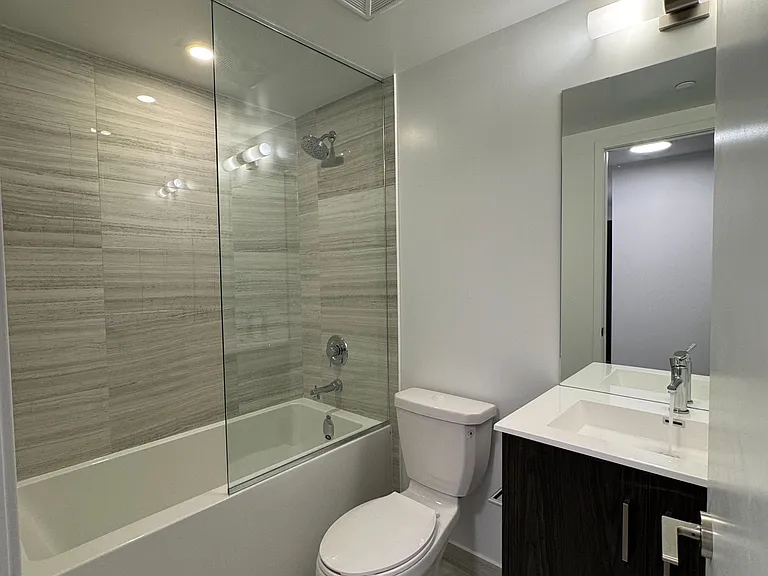 180 Front St E #803 — Photo 6