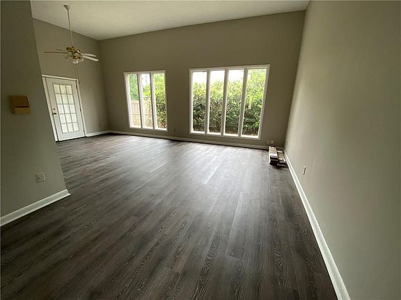 3rd image of 3779 Manor House Dr