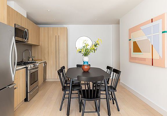 5th image of 225 W 28th St APT 6H
