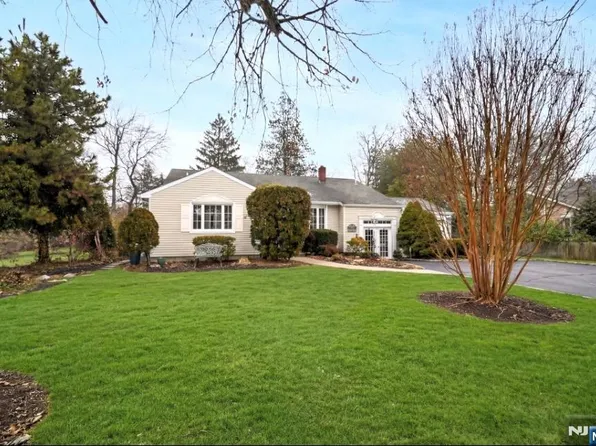 199 Honeysuckle Dr, Township Of Washington, NJ 07676