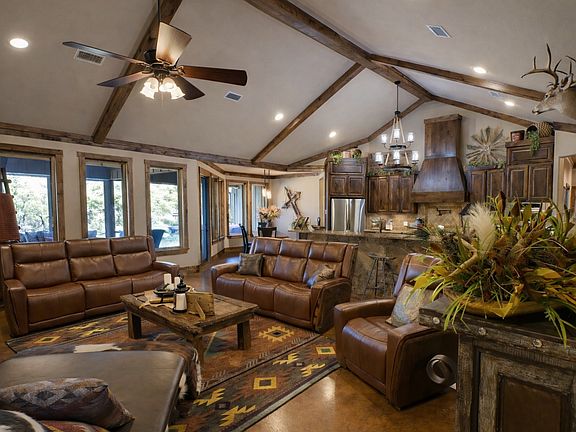 4th image of 1011 Red Rd