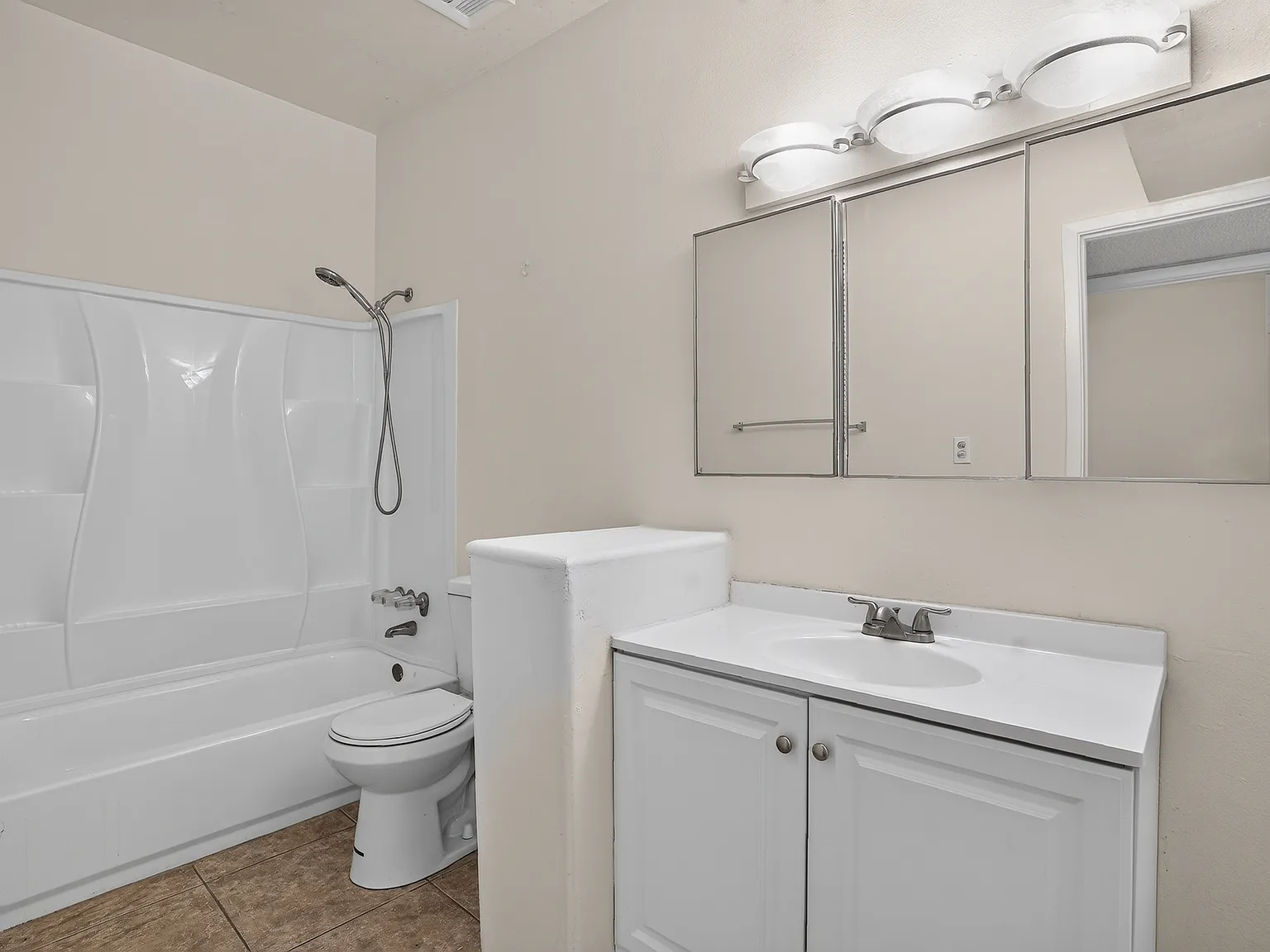 2 bed, 840 sqft, $1,095 — Photo 3
