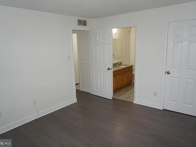 901 Thornton Ct #901 — Photo 9
