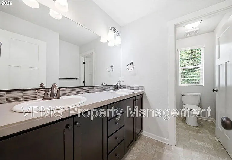 4704 NE 109th St — Photo 21
