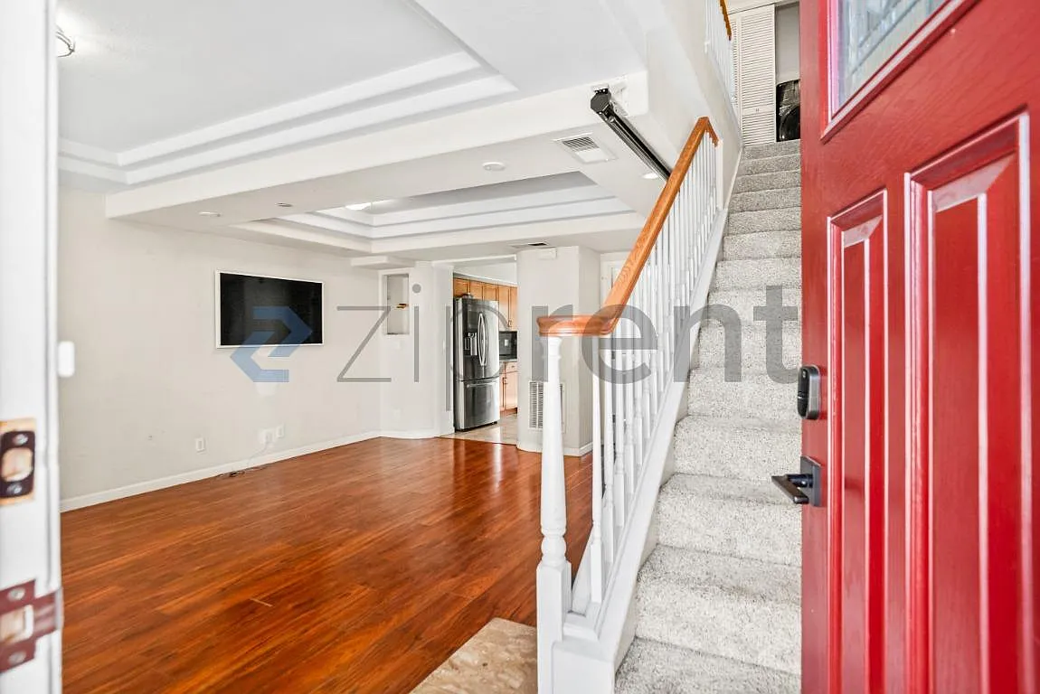 3 bed, 2.5 bath, 1264 sqft, $4,850 — Photo 3
