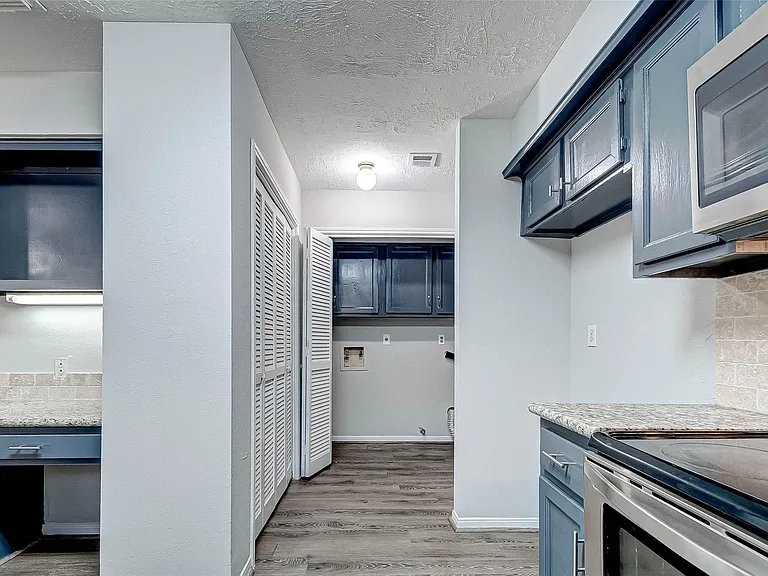2723 Colony Dr — Photo 23