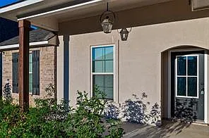 4 bed, 2.0 bath, 1960 sqft, $2,650 — Photo 2