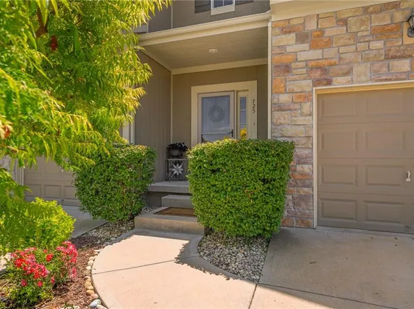 725 W Jefferson St, Gardner, KS 66030