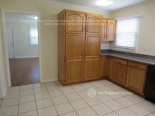 1359 Raymond Dr — Photo 5