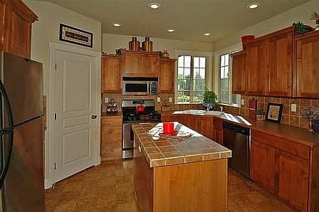 Great Kitchen with Stainless Steel & Tile
