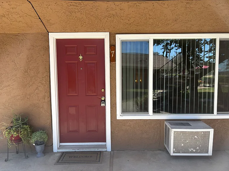 River's Bend Apartments - Orangevale 95662 — Photo 17